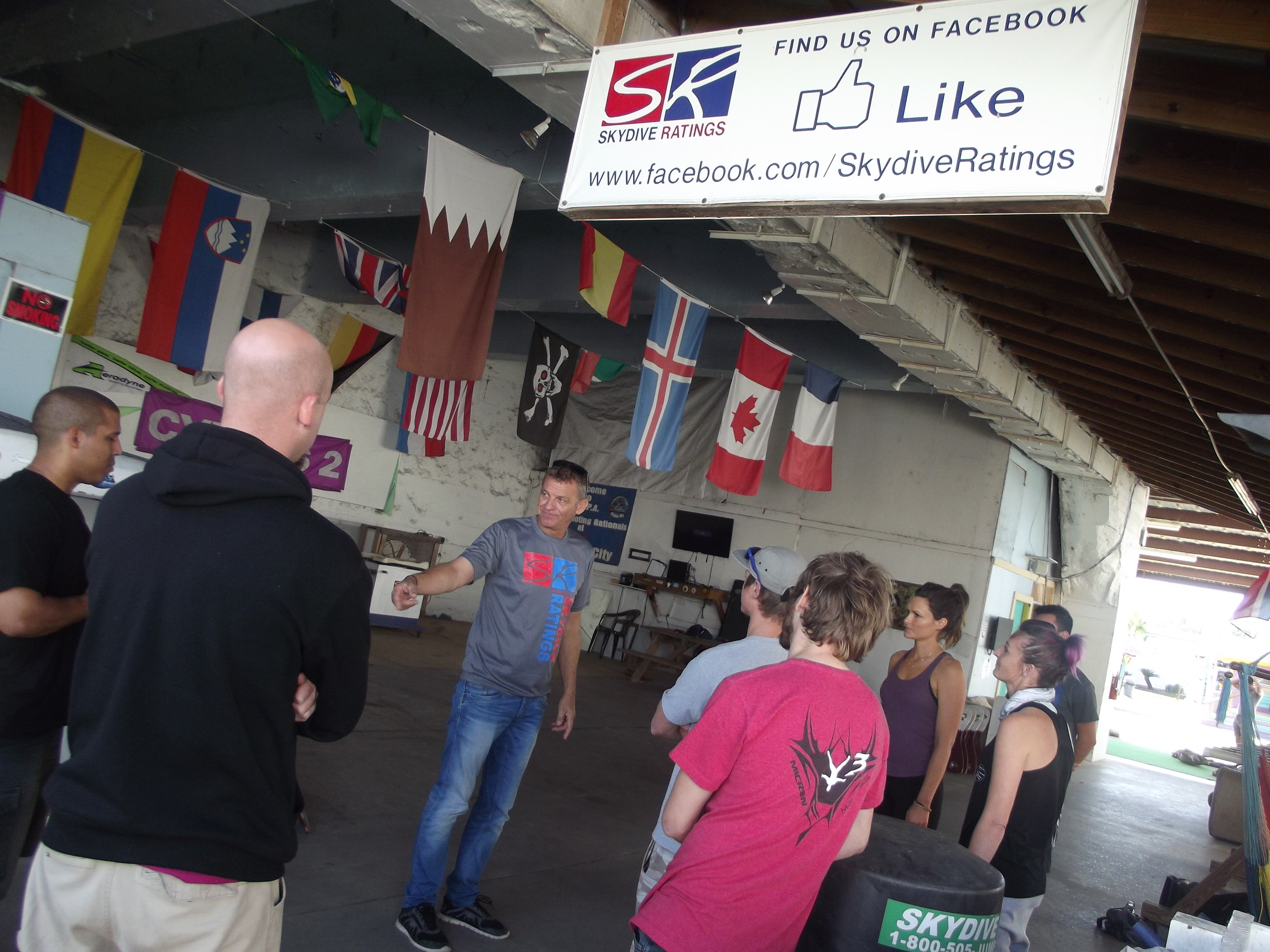 Bram teaches a class at Skydive Ratings