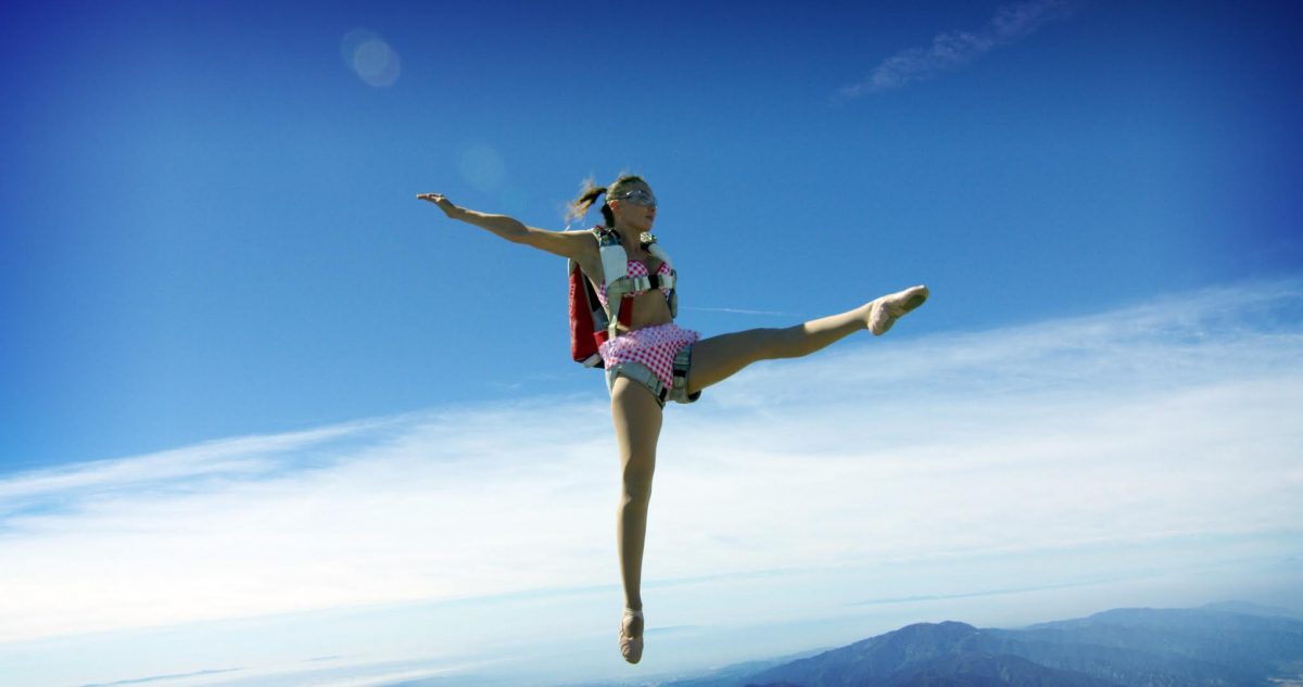 Roberta does ballet in the sky. 